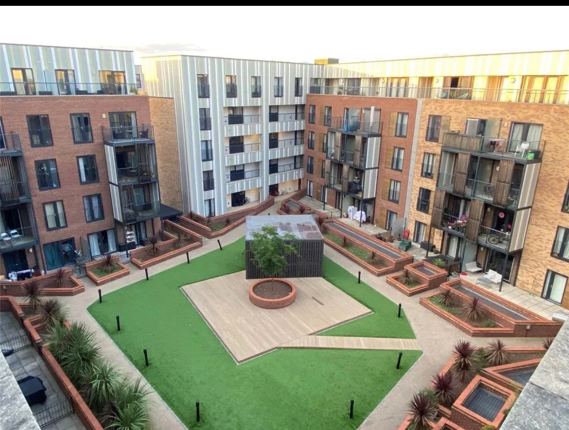 Flat Juniper Court in London