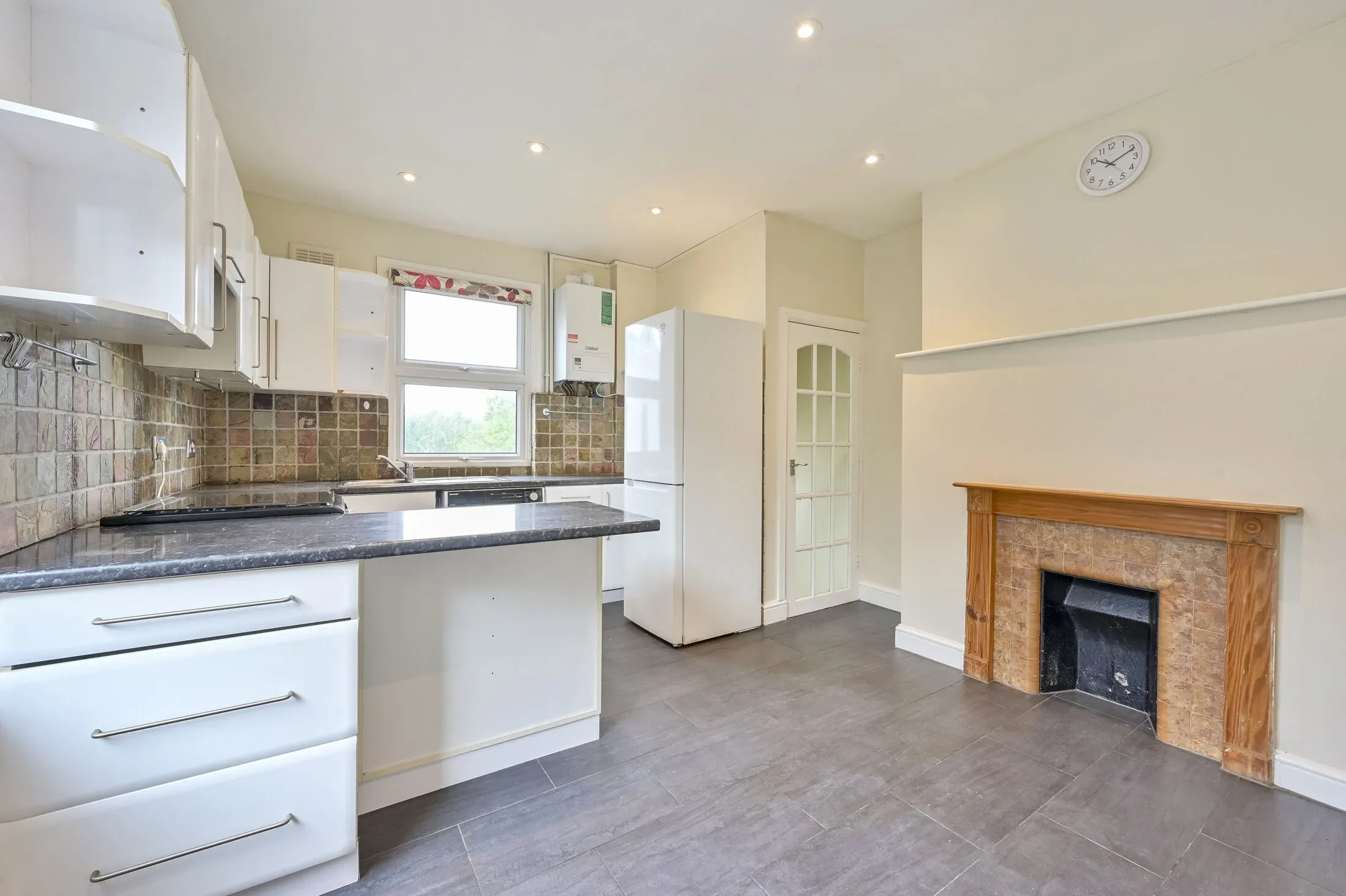Flat Nursery Road in Greater London