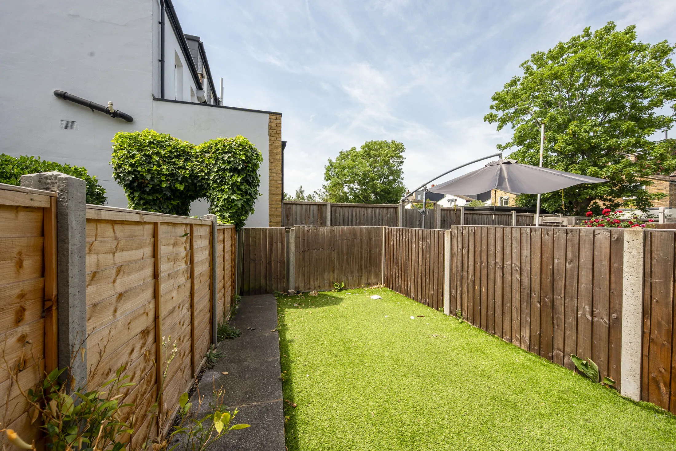 Flat Nursery Road in Greater London