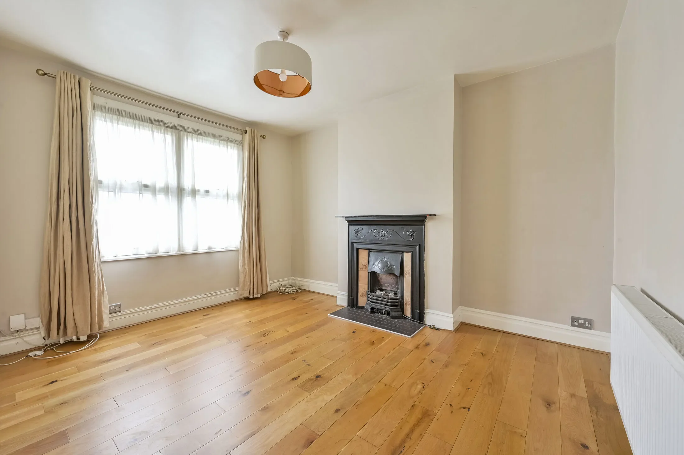 Flat Nursery Road in Greater London
