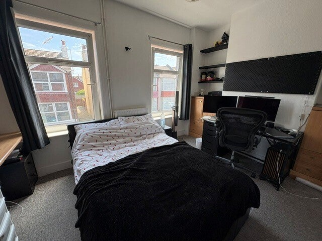 Flat Dursley Road in Eastbourne