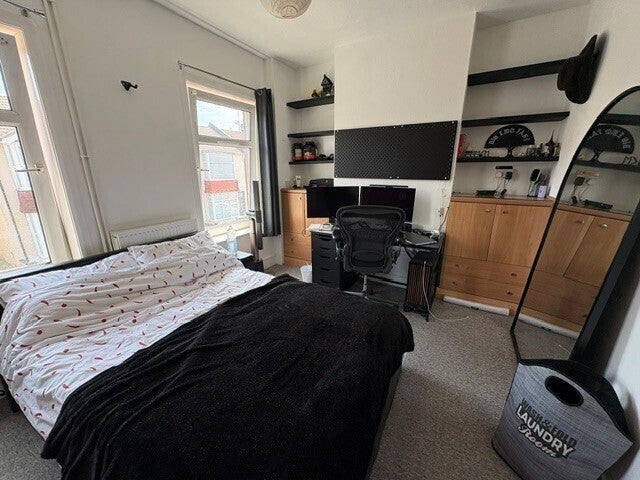 Flat Dursley Road in Eastbourne