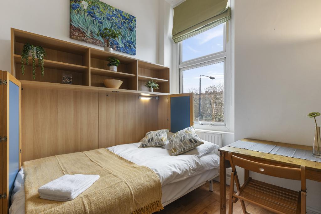 Flat Cromwell Road in Greater London