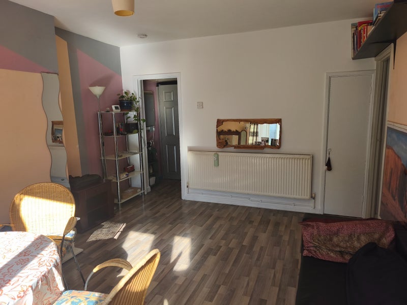 Flat Queensbridge Court in Greater London