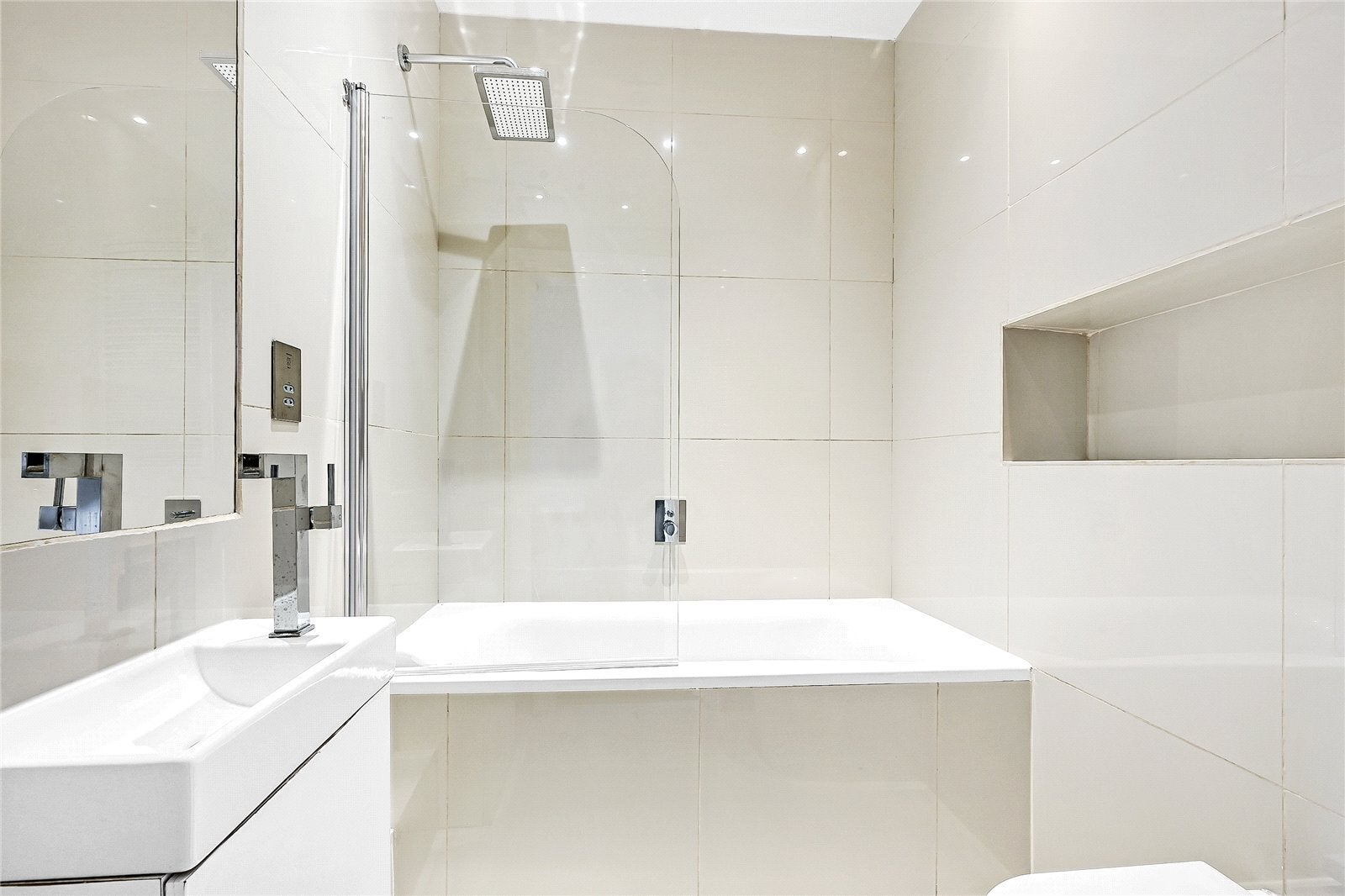Flat Harrington Gardens in Greater London