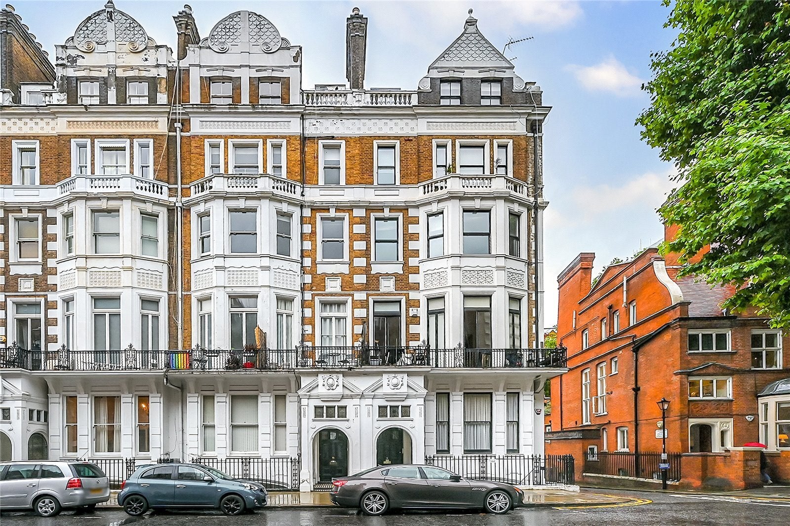 Flat Harrington Gardens in Greater London