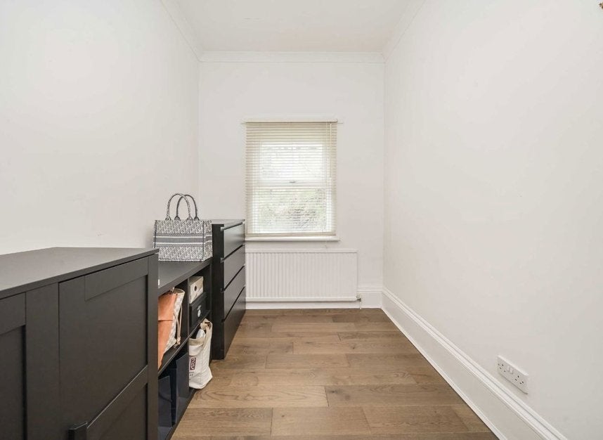 Flat Wellesley Road in Greater London