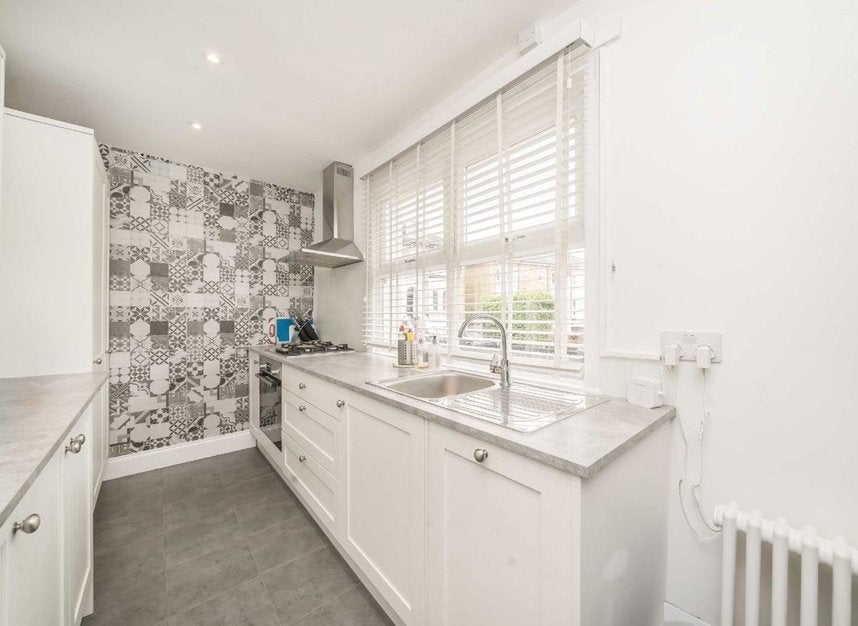 Flat Wellesley Road in Greater London