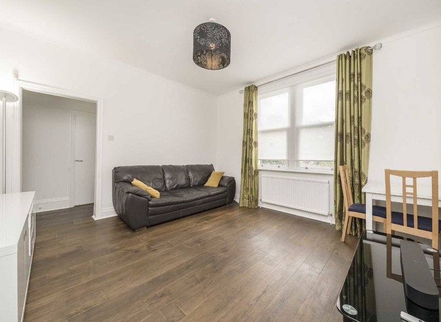 Flat Wellesley Road in Greater London