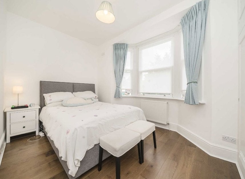 Flat Wellesley Road in Greater London