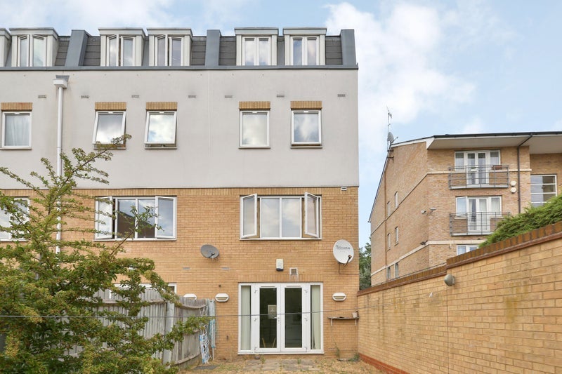 Room Blackheath Road in Greater London