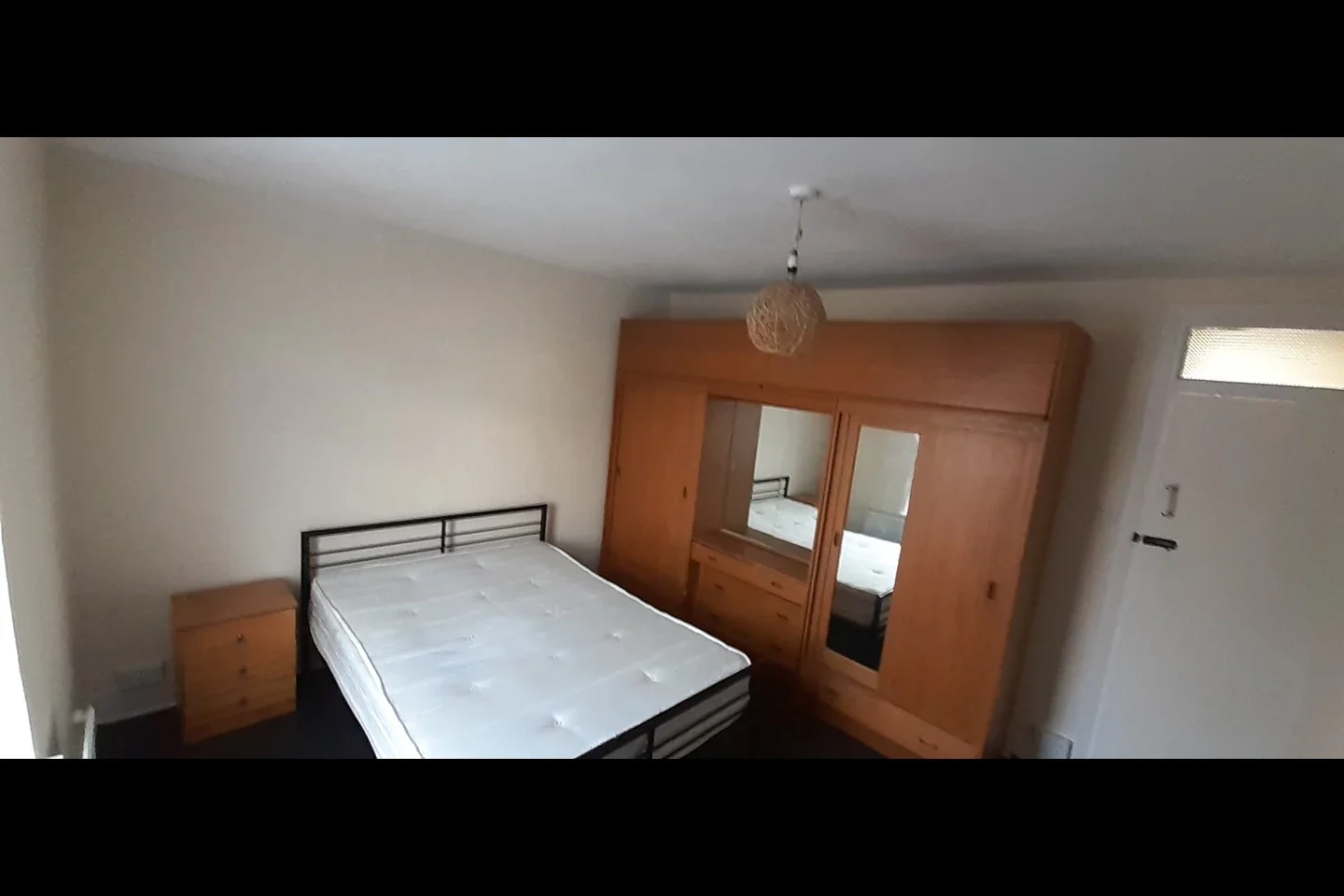 House Chadwin Road in Greater London