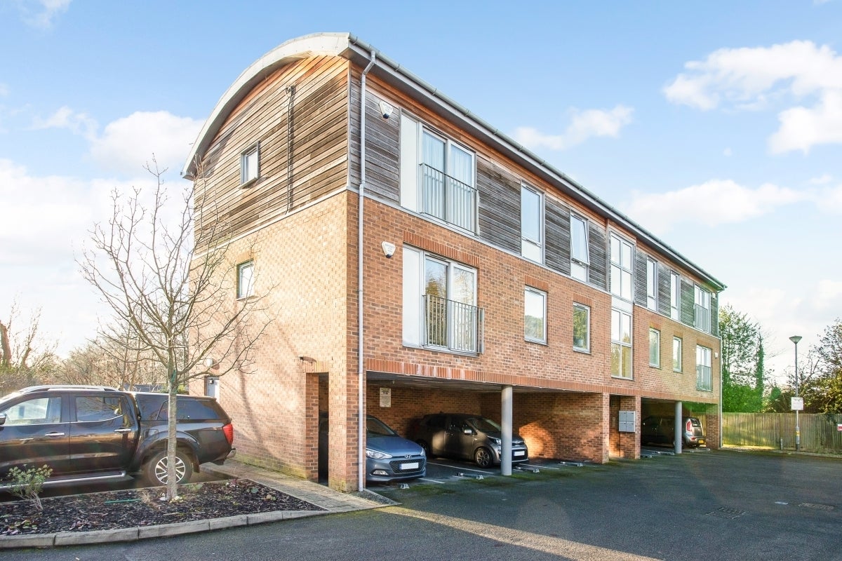 Flat Luna Place in St Albans