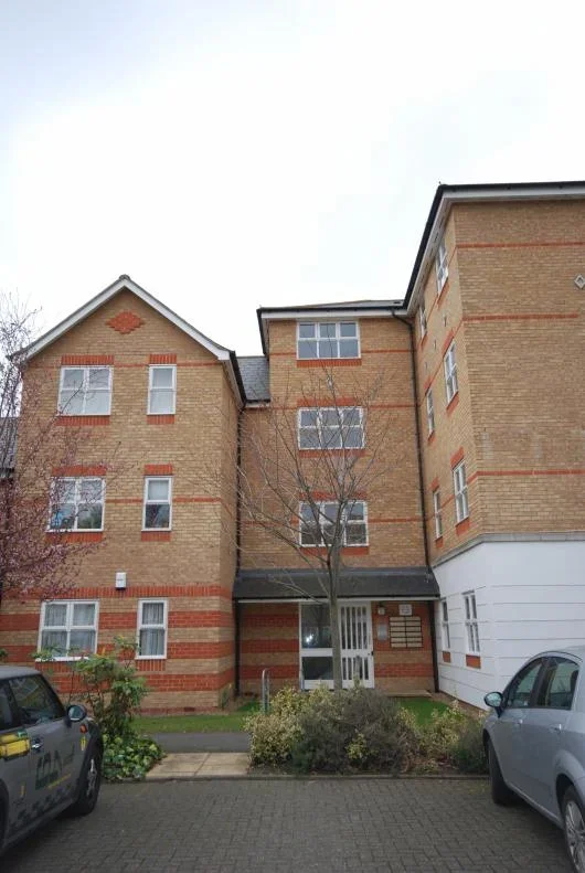 Flat Basevi Way in Greater London