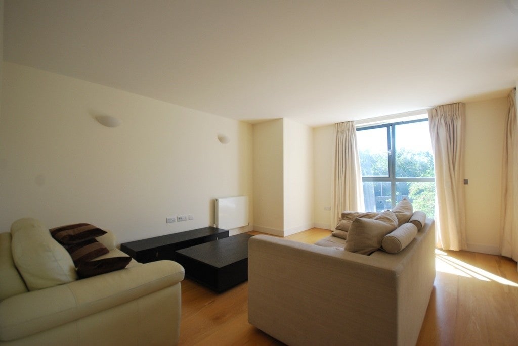 Flat Gifford Street in Greater London