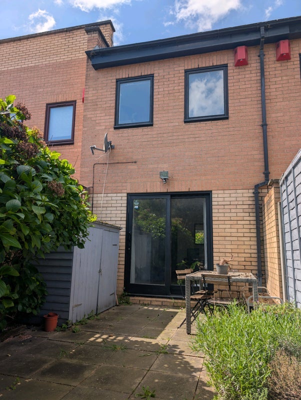 Room Vallance Road in Greater London