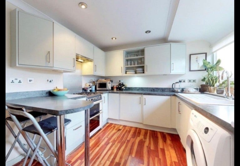 Room Vallance Road in Greater London