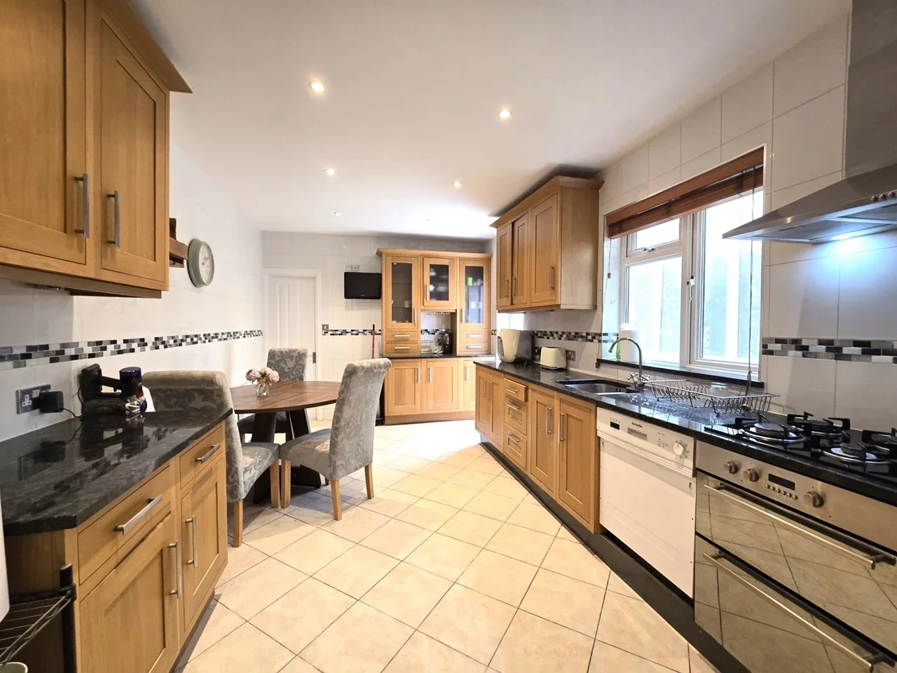 Room Hazeldean Road in Greater London