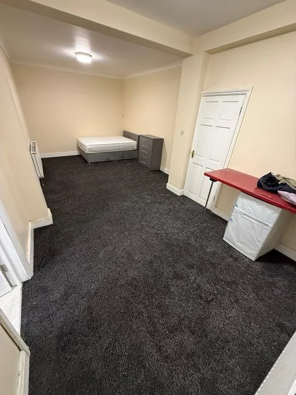 Flat Goodmayes Avenue in Greater London