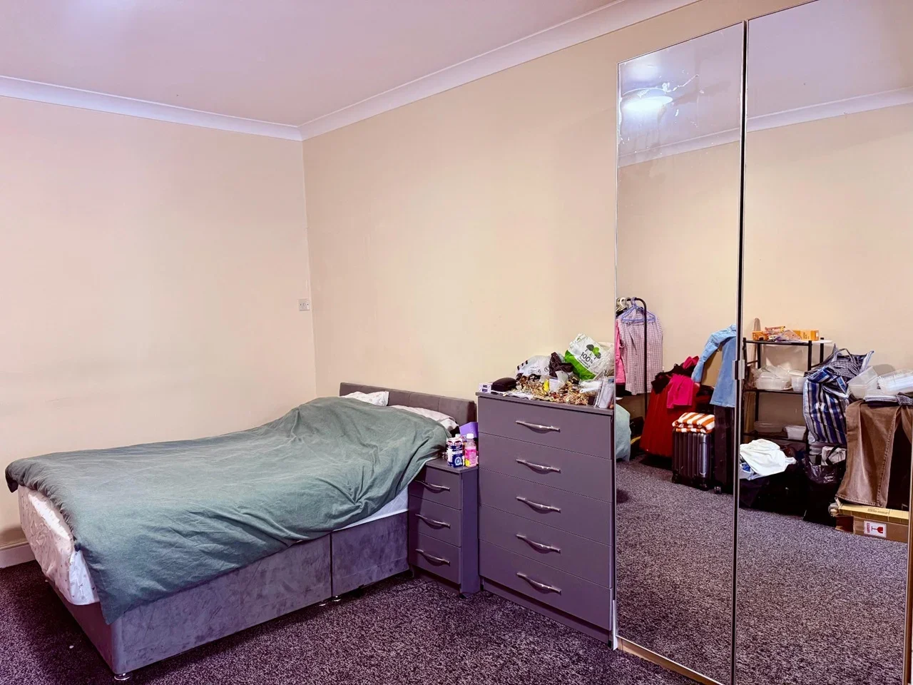 Flat Goodmayes Avenue in Greater London
