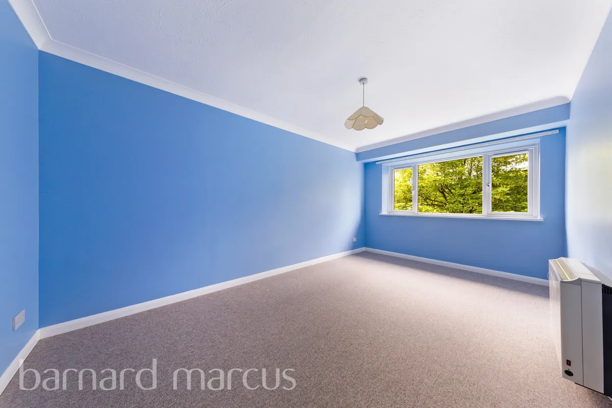 Flat Croham Road in Greater London