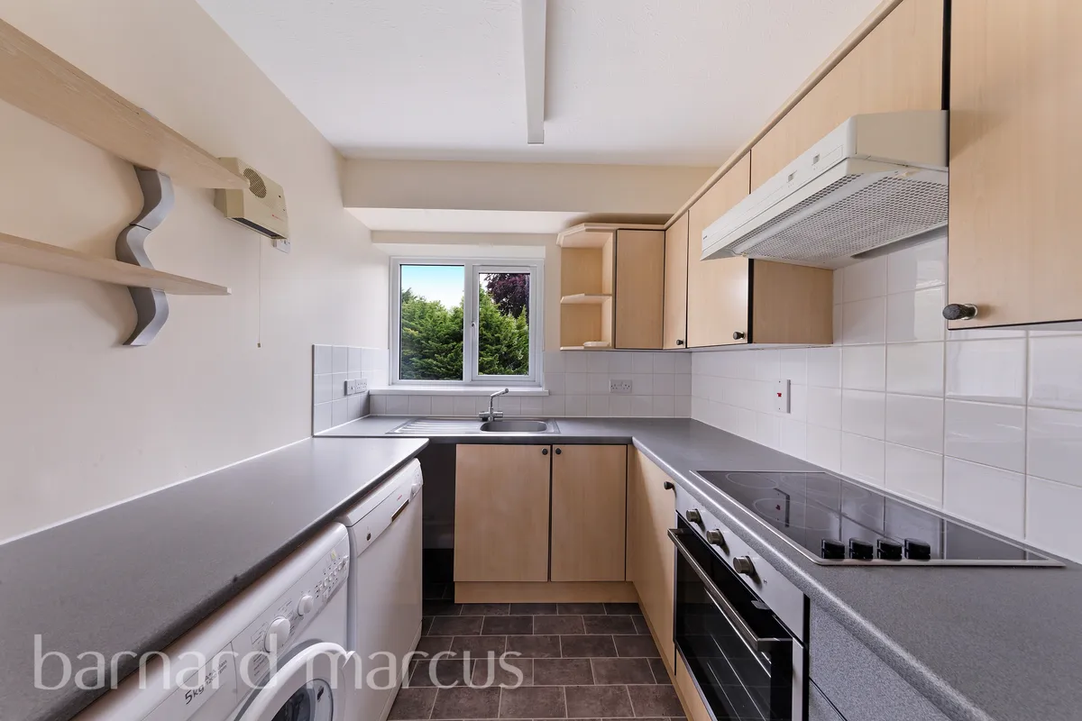 Flat Croham Road in Greater London