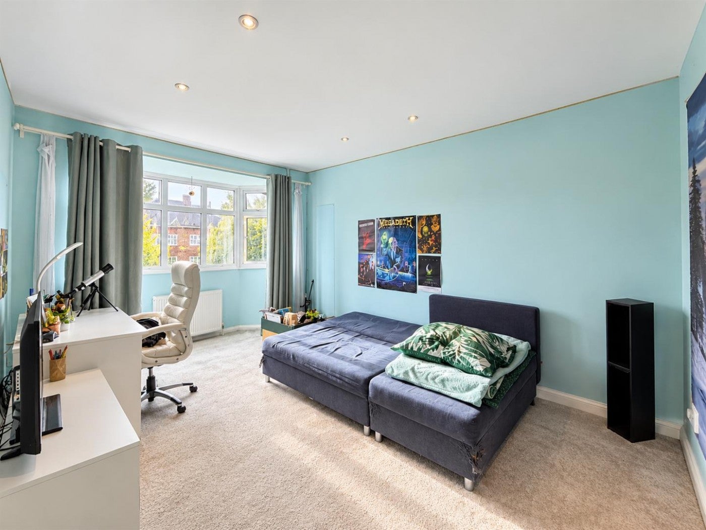 House Minimax Close in Greater London