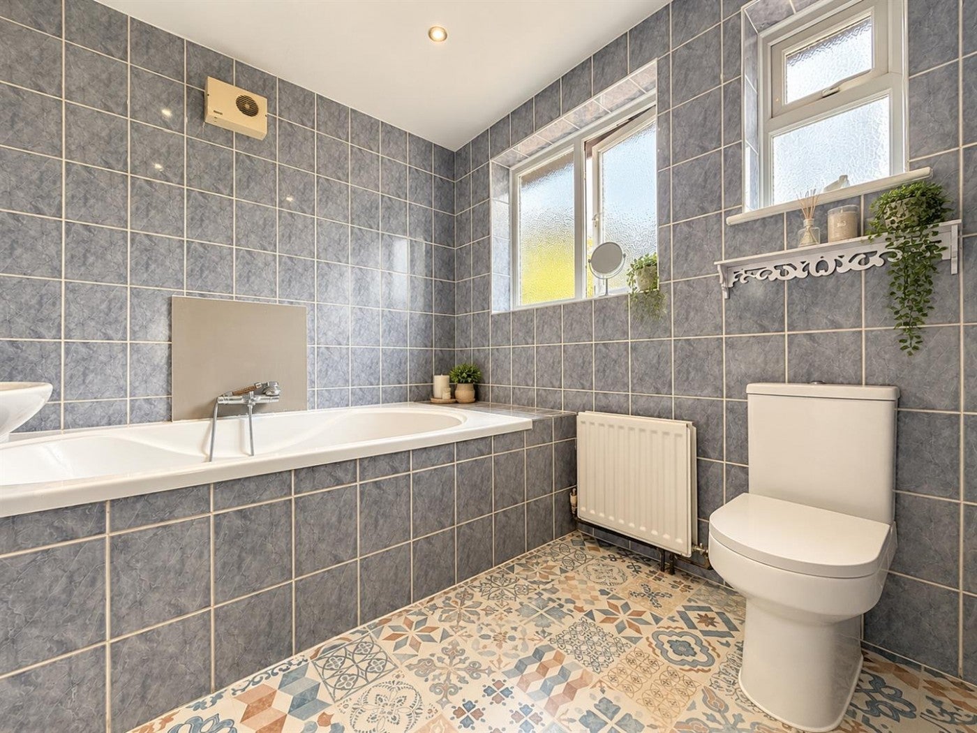 House Minimax Close in Greater London