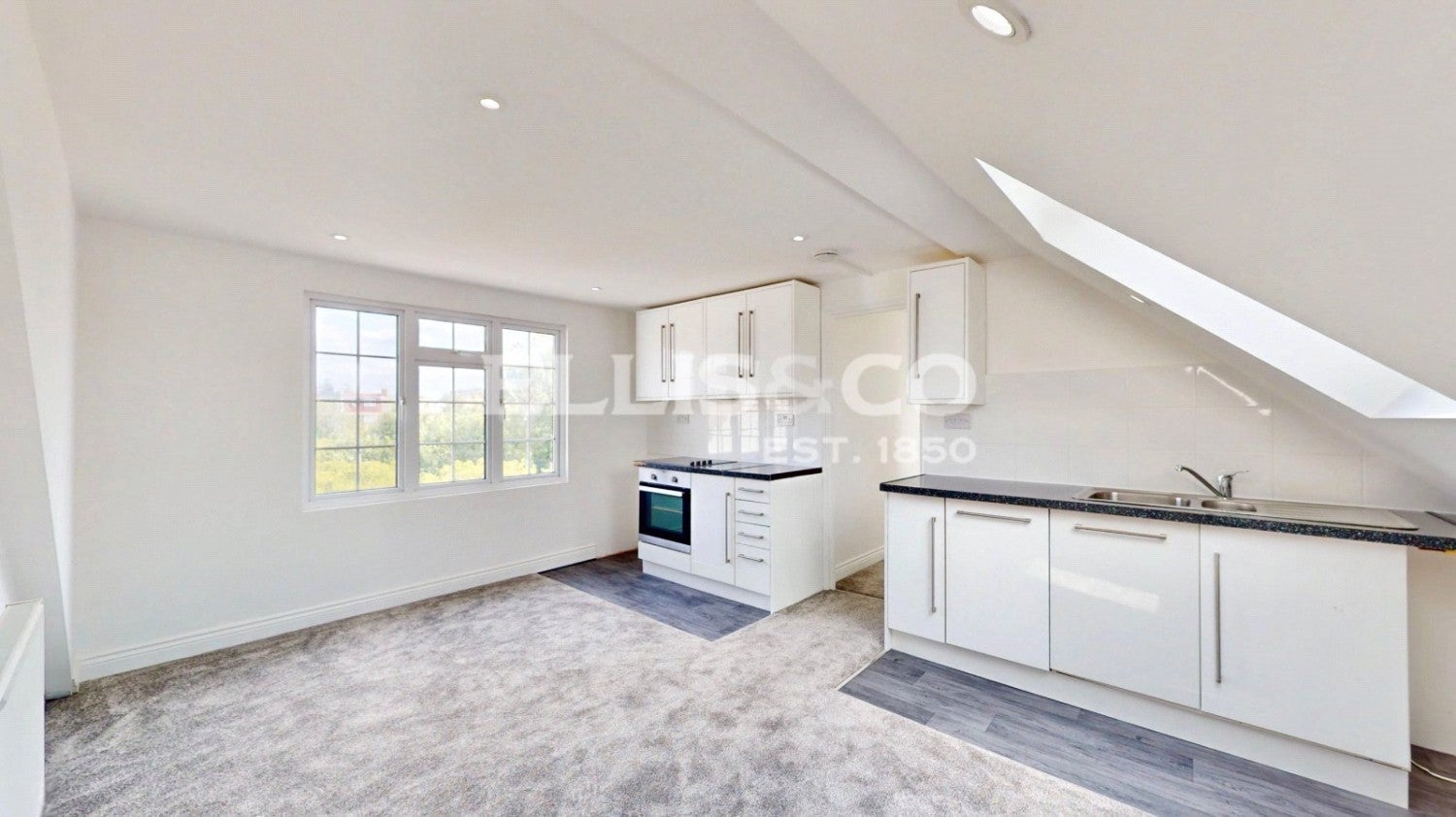 Flat Thorn Close in Greater London