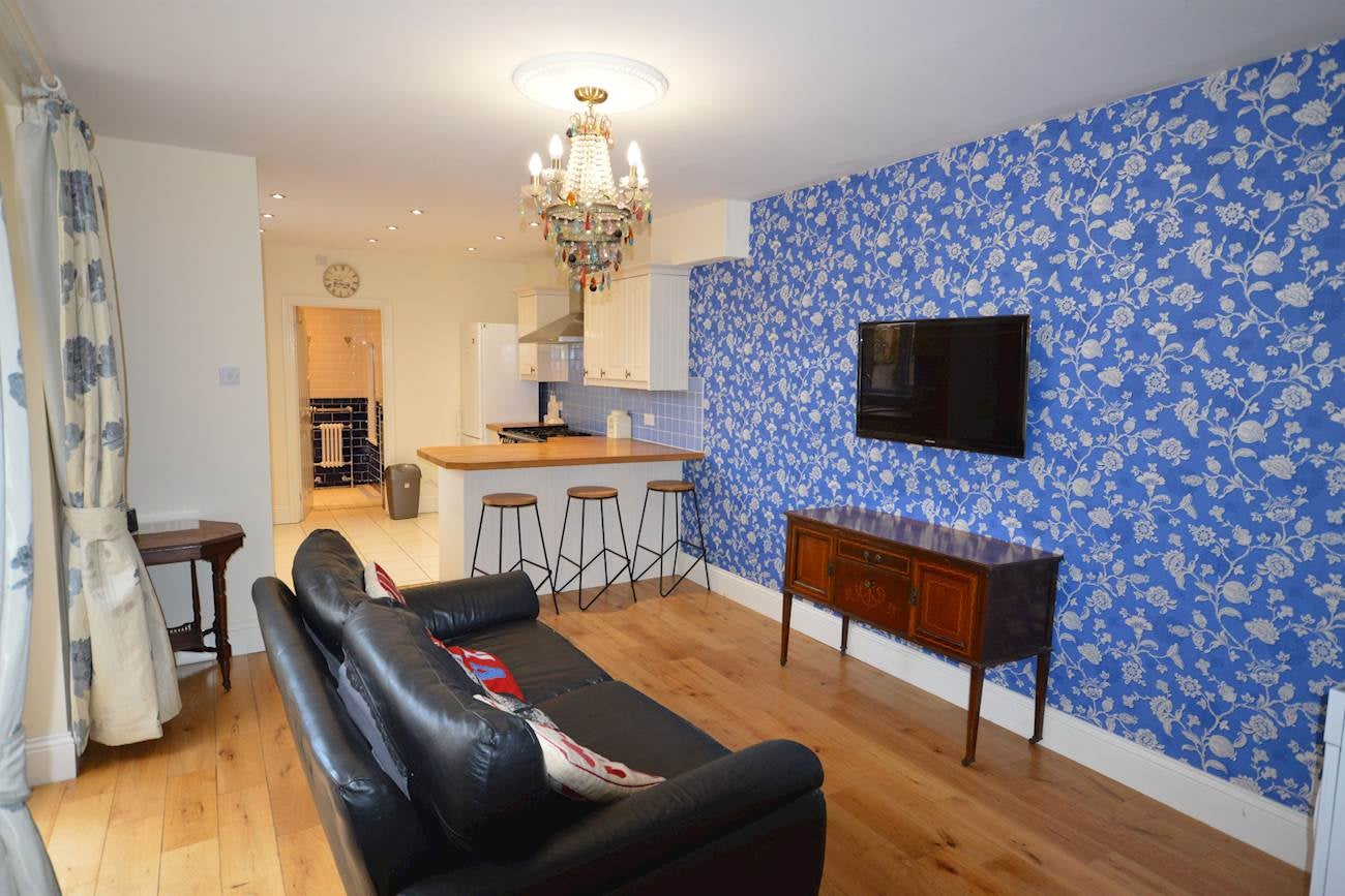 Flat Osborne Road in Newcastle upon Tyne