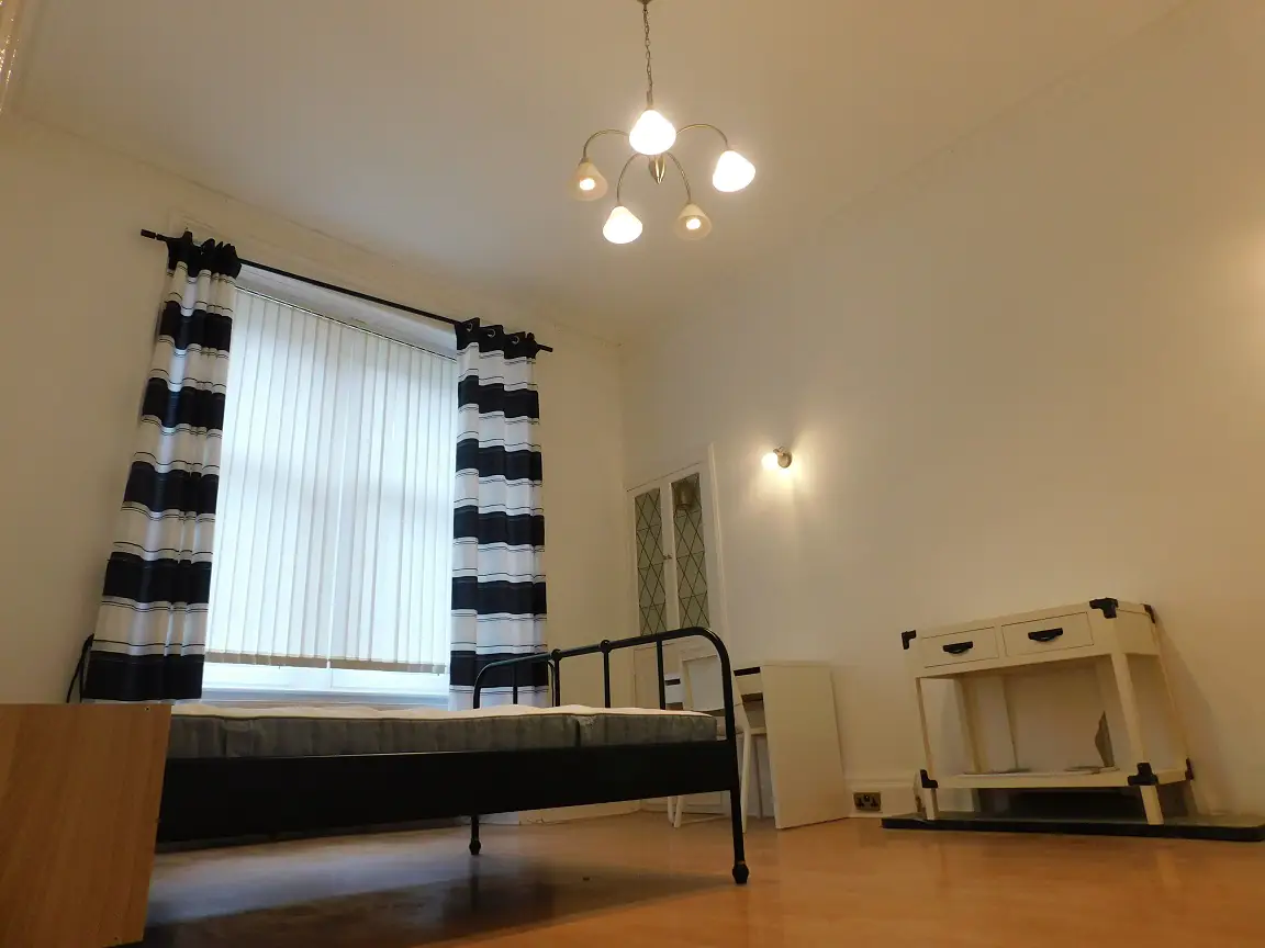 Flat Dalmeny Street in City of Edinburgh