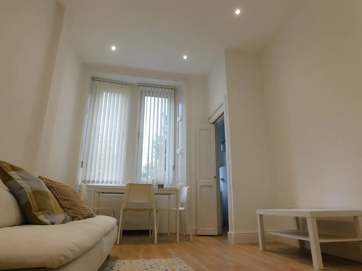 Flat Dalmeny Street in City of Edinburgh