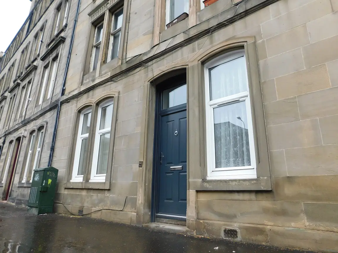 Flat Dalmeny Street in City of Edinburgh