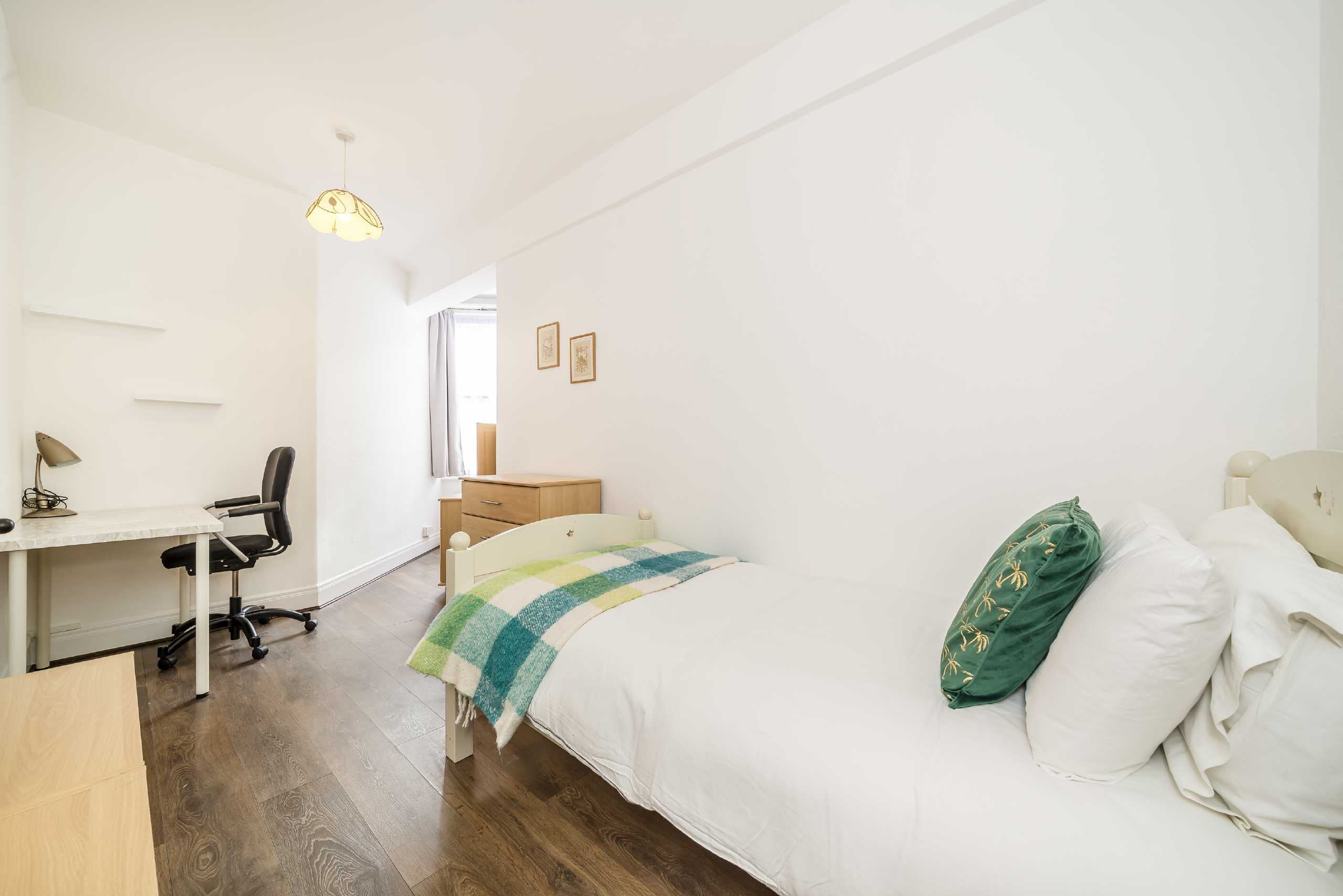 Flat Queensway in City of Westminster