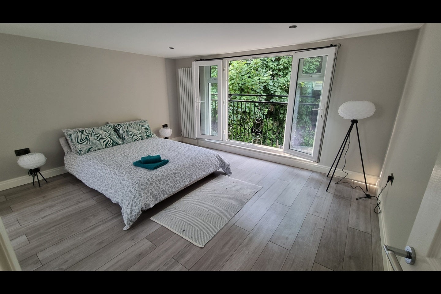 House Cranford Close in Greater London