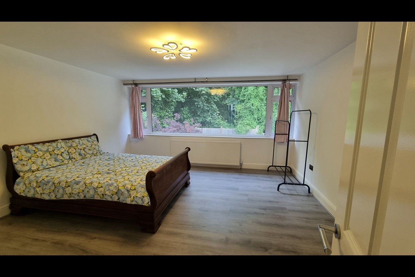 House Cranford Close in Greater London