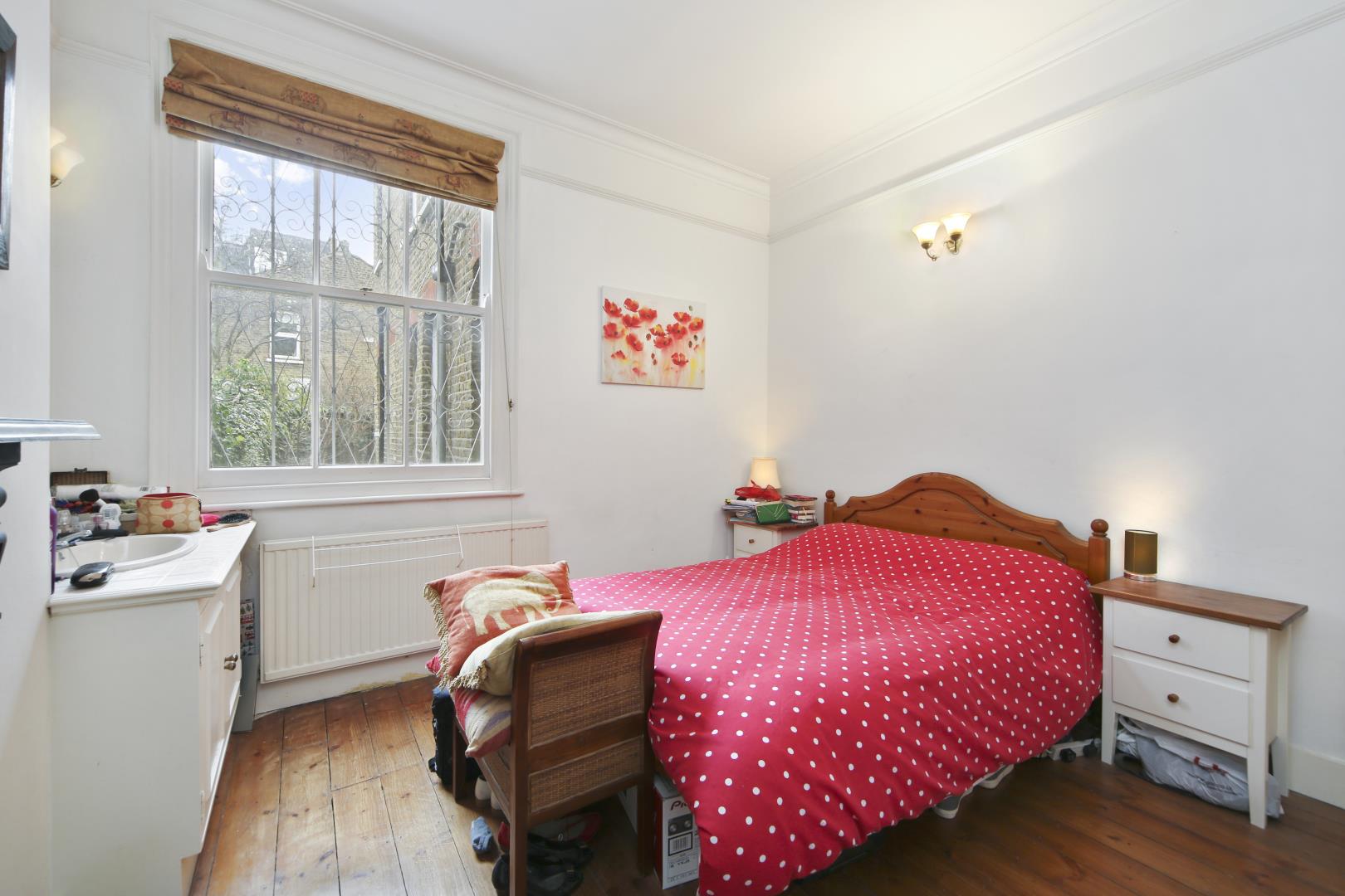 Flat Nascot Street in Greater London