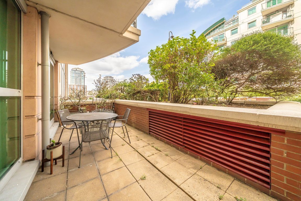 Flat Bridgefoot in Greater London