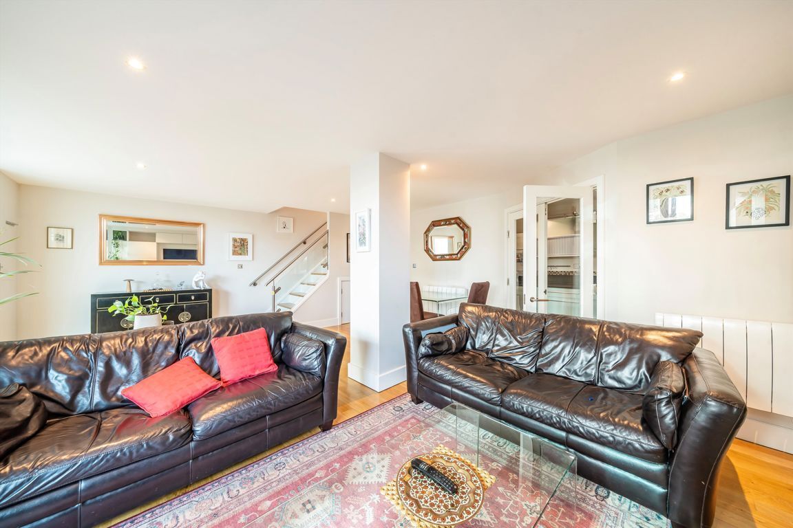 Flat Bridgefoot in Greater London