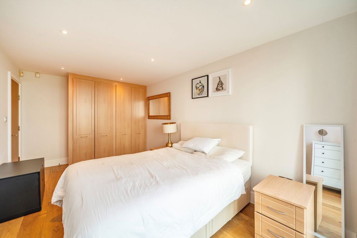 Flat Bridgefoot in Greater London