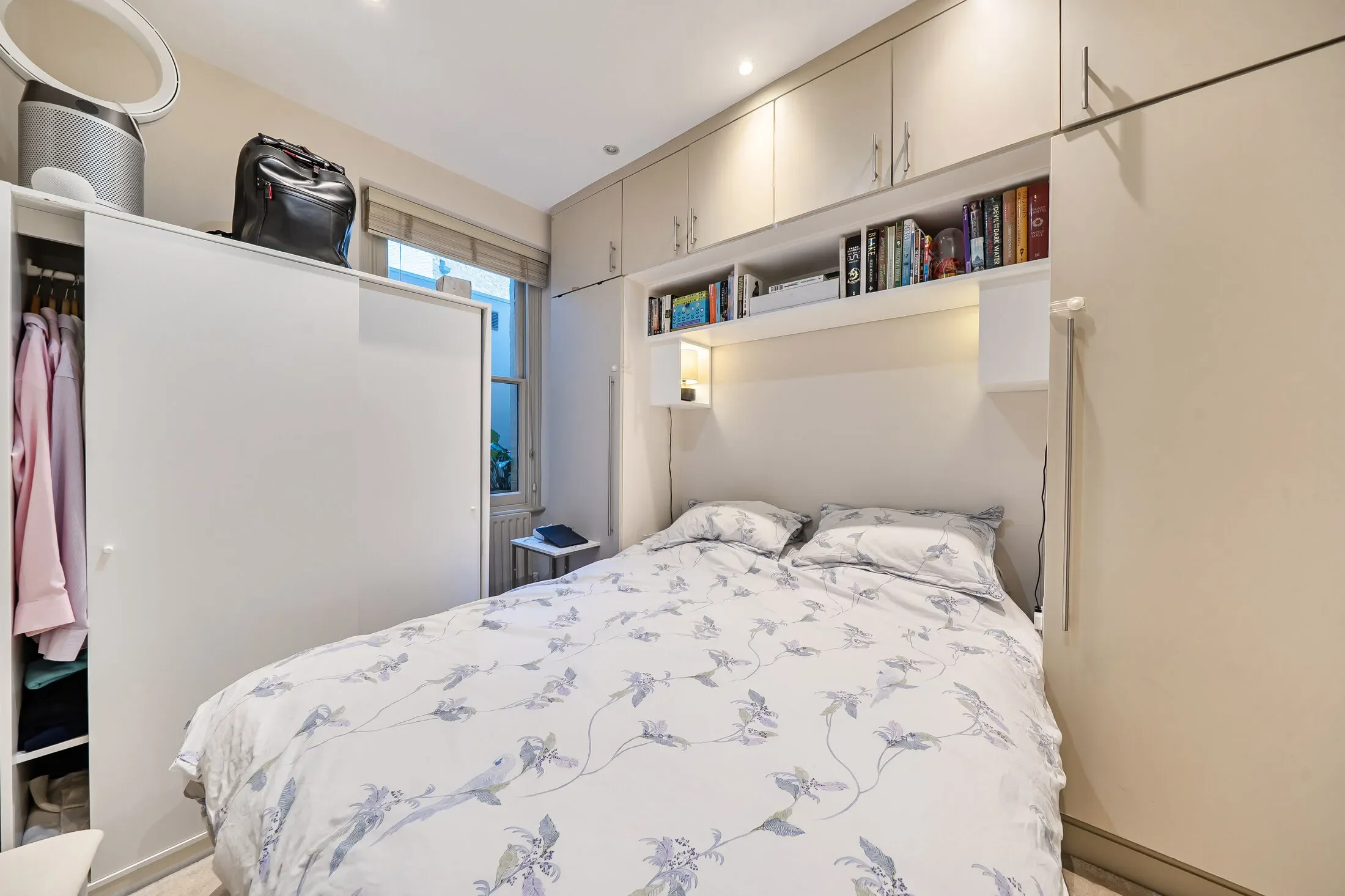 Flat Cumberland Street in City of Westminster