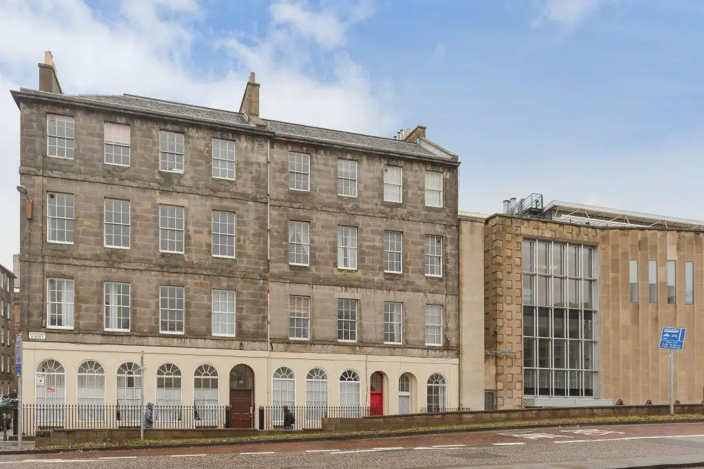 Flat Lothian Street in City of Edinburgh