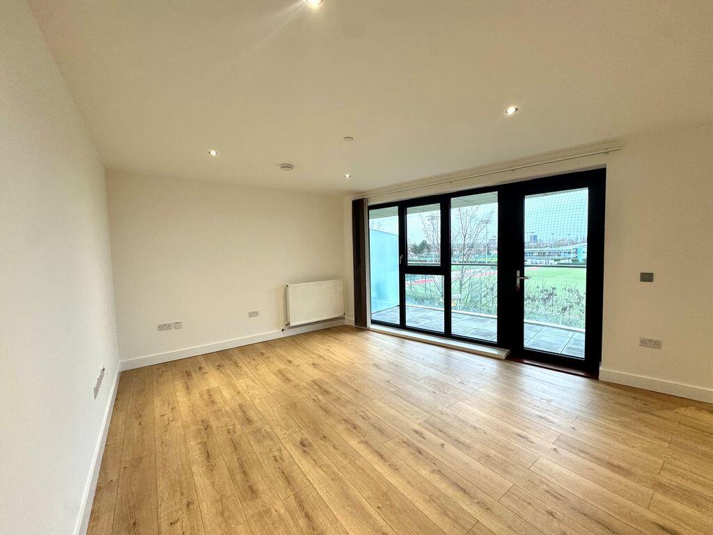 Flat Parade Gardens in Greater London