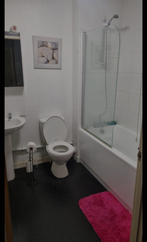 Room Dewlish Close in Poole