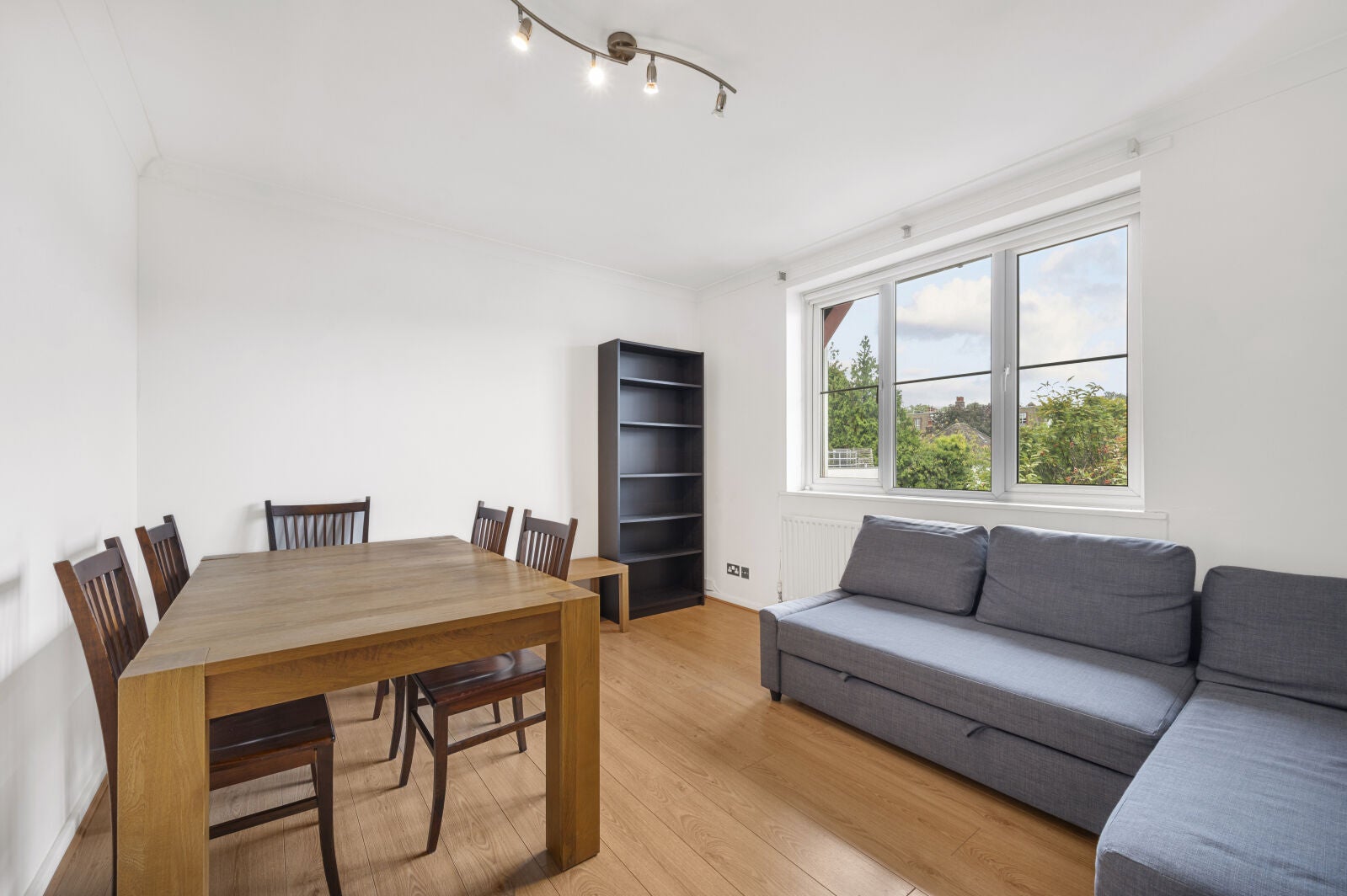 Flat Alwyne Road in Greater London