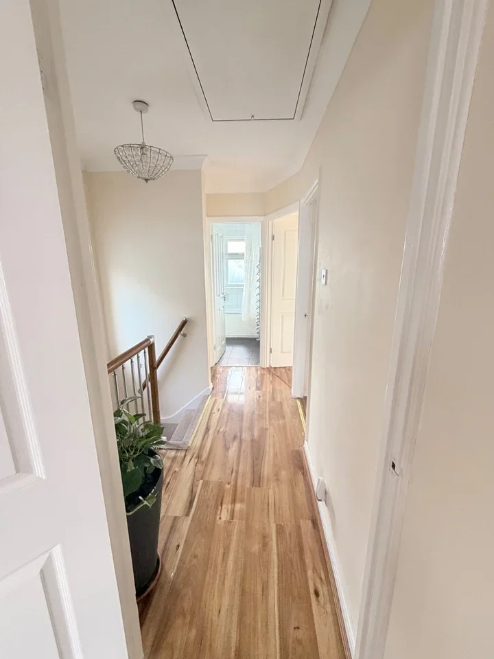 House Chaseside Close in Greater London