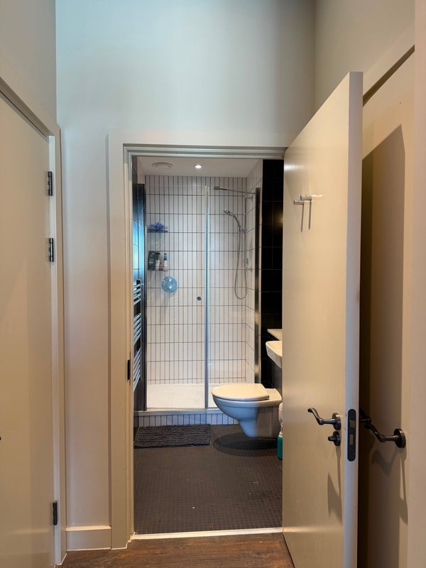 Room Atlantic Crescent in Greater London