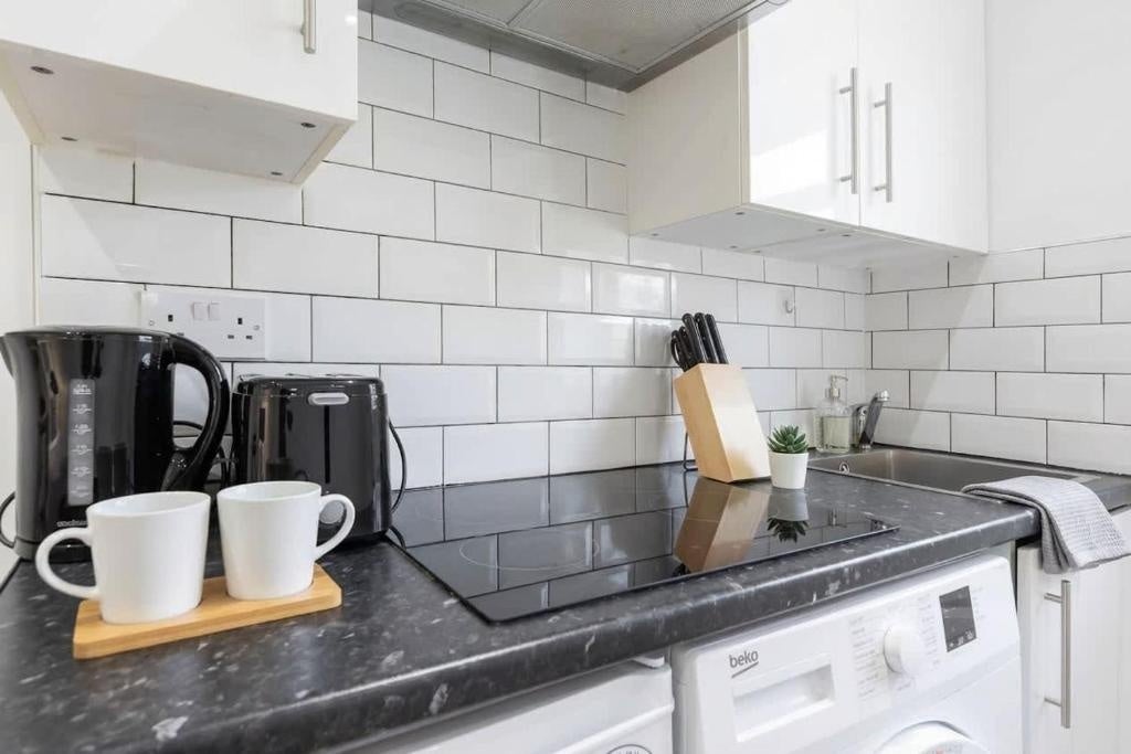 Flat Fanshaw Street in Greater London