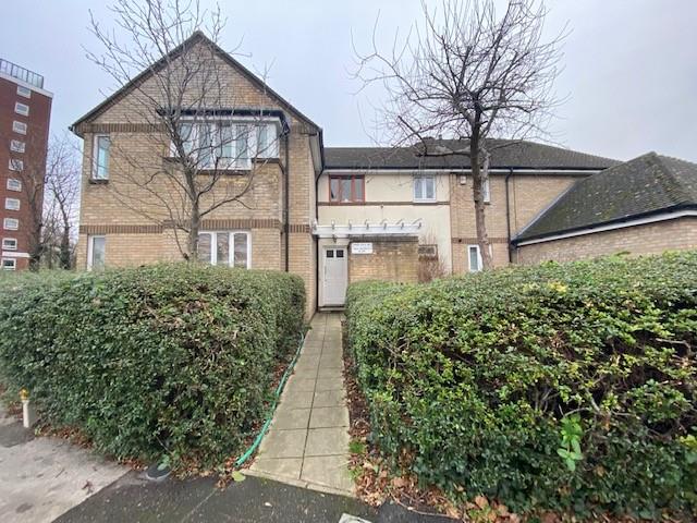 Flat Manor House Way in Greater London