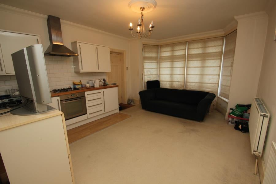 Flat York Road in Woking